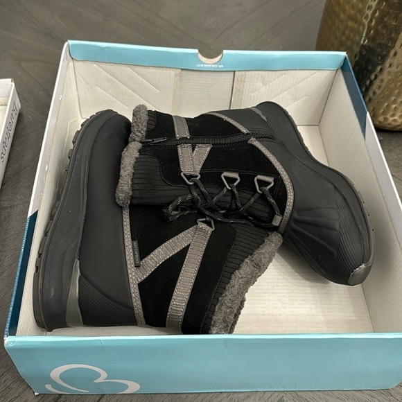 BareTraps Waterproof Cold Weather Boot - Picture 2 of 8